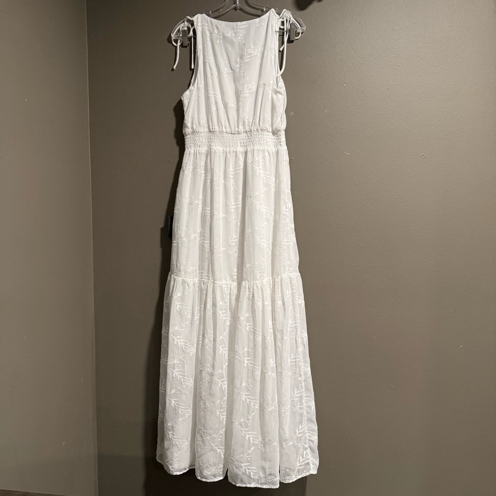 Lulu's White Embroidered Eyelet Tiered Dress Size Medium - Picture 2 of 13